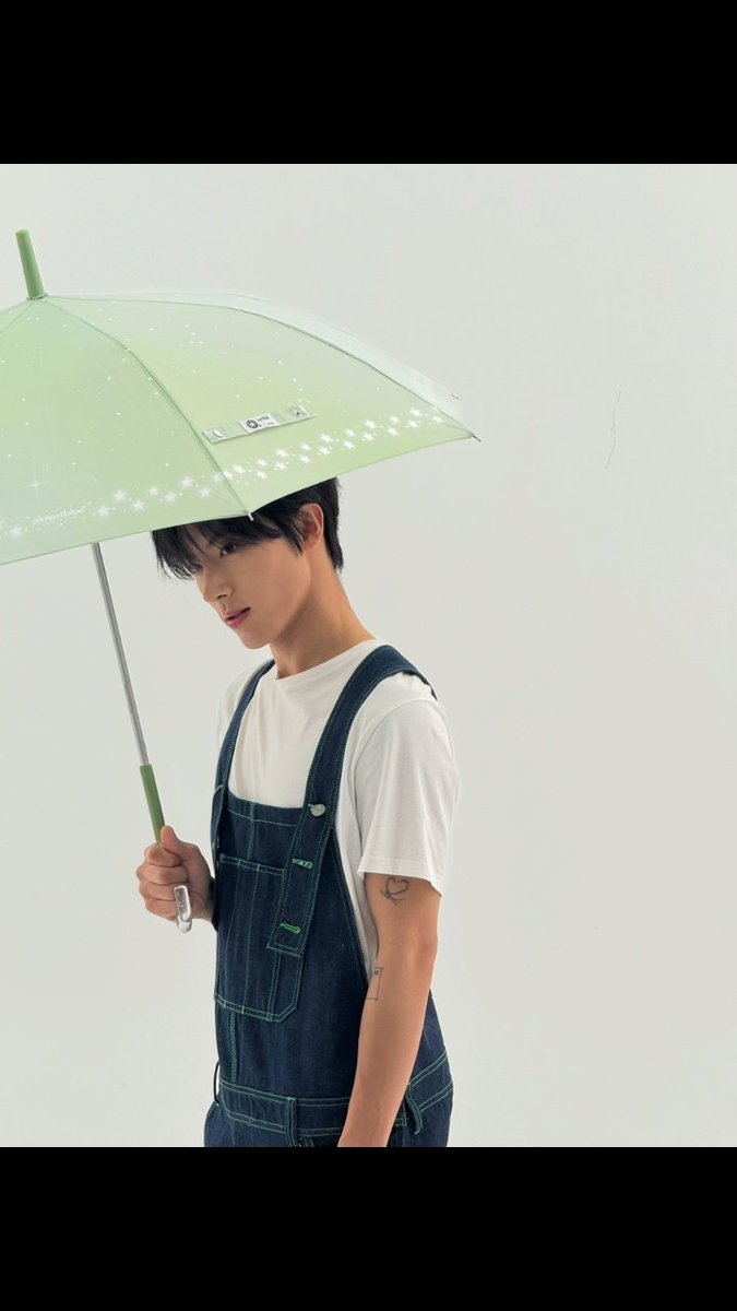 deobimom's tweet photo. #ERIC #에릭 XHS UPDATE

☂️ 嗷呜~

 https://t.co/8ynFw7N1d7 https://t.co/Dq6tj4KjBb