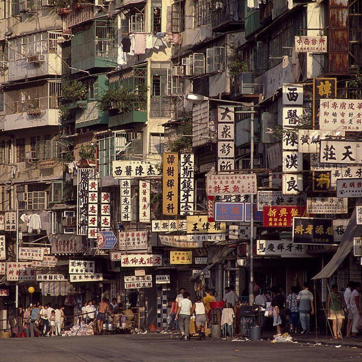 53gaDr3amca5t's tweet photo. I wish cities all looked like 80s Hong Kong. https://t.co/Iqbi6OPjlK