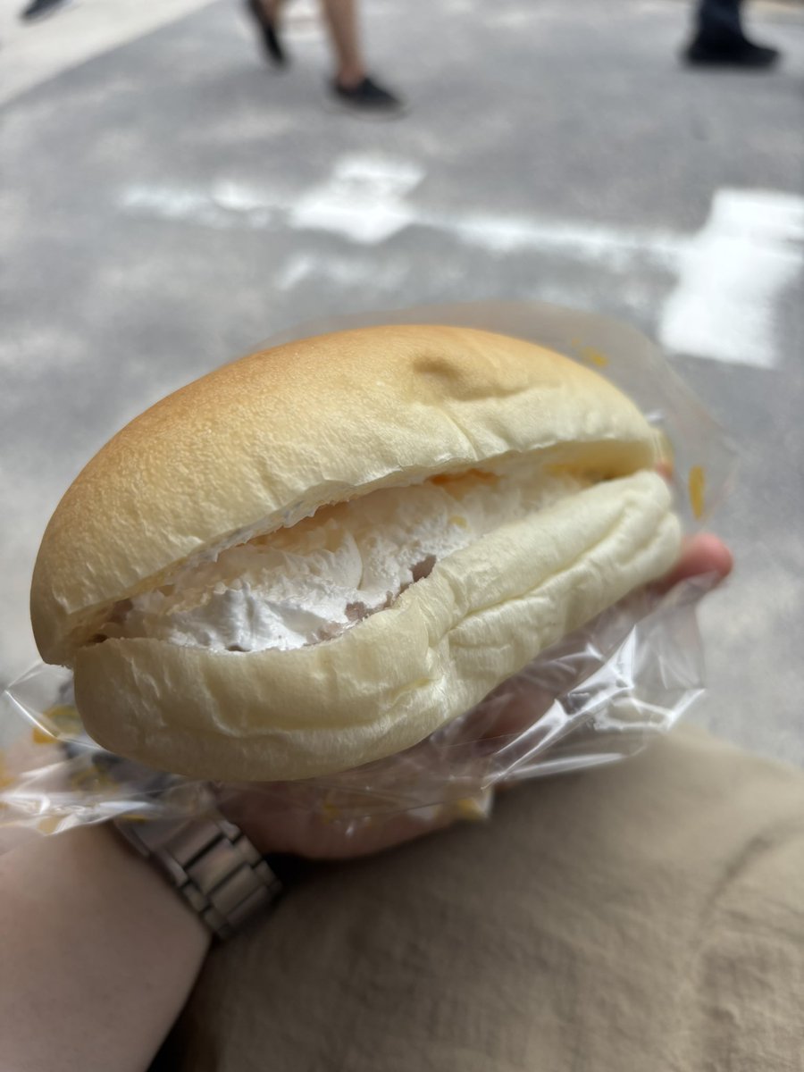 tako_global's tweet photo. 宮島で食べ歩きしまくりましタ。
ちなみにふたつづつありますけど1人で食べてます👍 https://t.co/RN8TdvVmCW