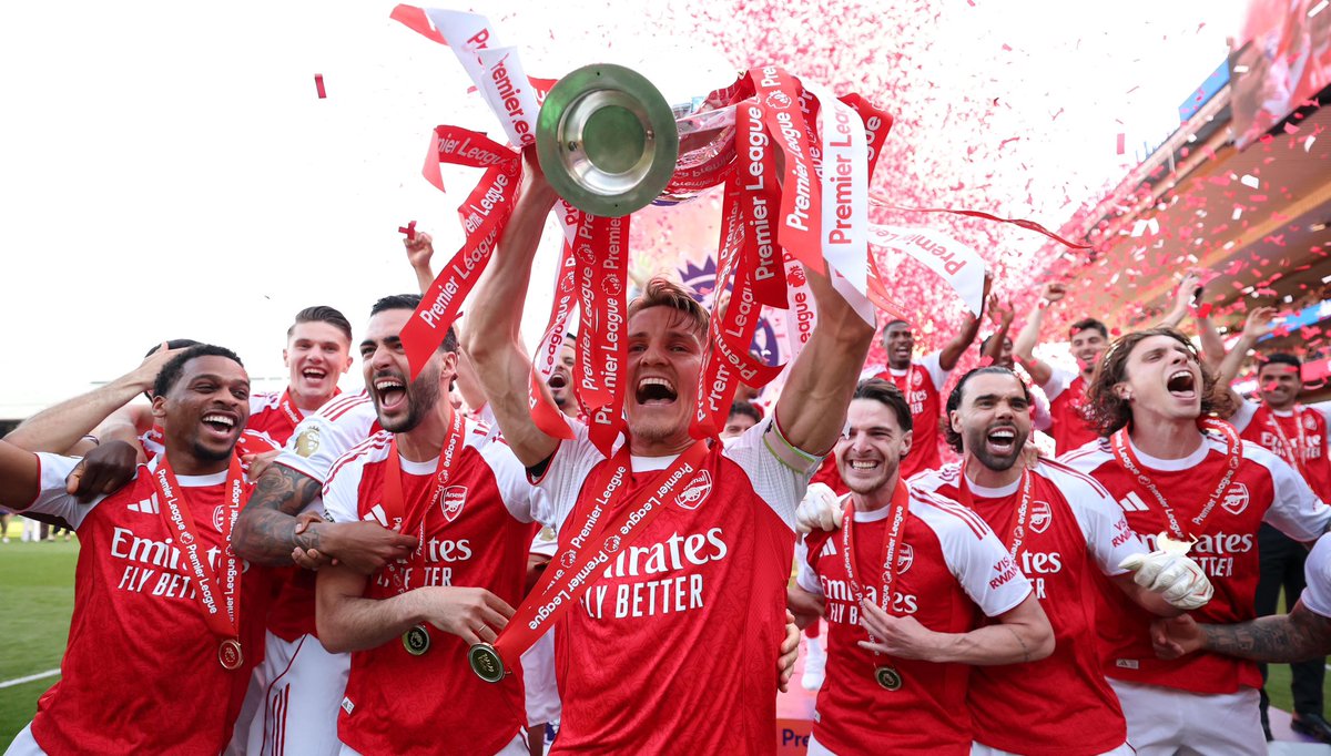 Arsenal305's tweet photo. @Big221031559 @gunnerking_14 @TobyEvenden 13 years, come get your Prem back. https://t.co/mU2DmX8je0