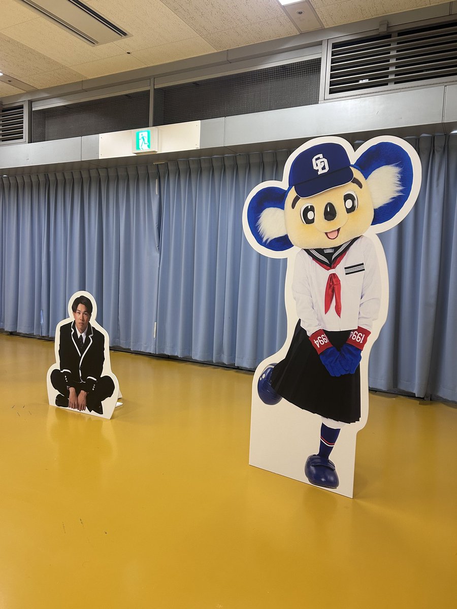 nagoya_dome1997's tweet photo. ／
#ガールズシリーズ2026 限定装飾が登場🎀
＼

オープンデッキや場内にさまざまな撮影スポットを設置しました📸
「推しの制服姿にバックハグができる手ハメパネル」もお見逃しなく🫣♥

https://t.co/IFAcgMYhON

⁡#バンテリンドームナゴヤ公式 #バンテリンドームナゴヤ #dragons #青春タイムリープ https://t.co/v8sQ1AunBW