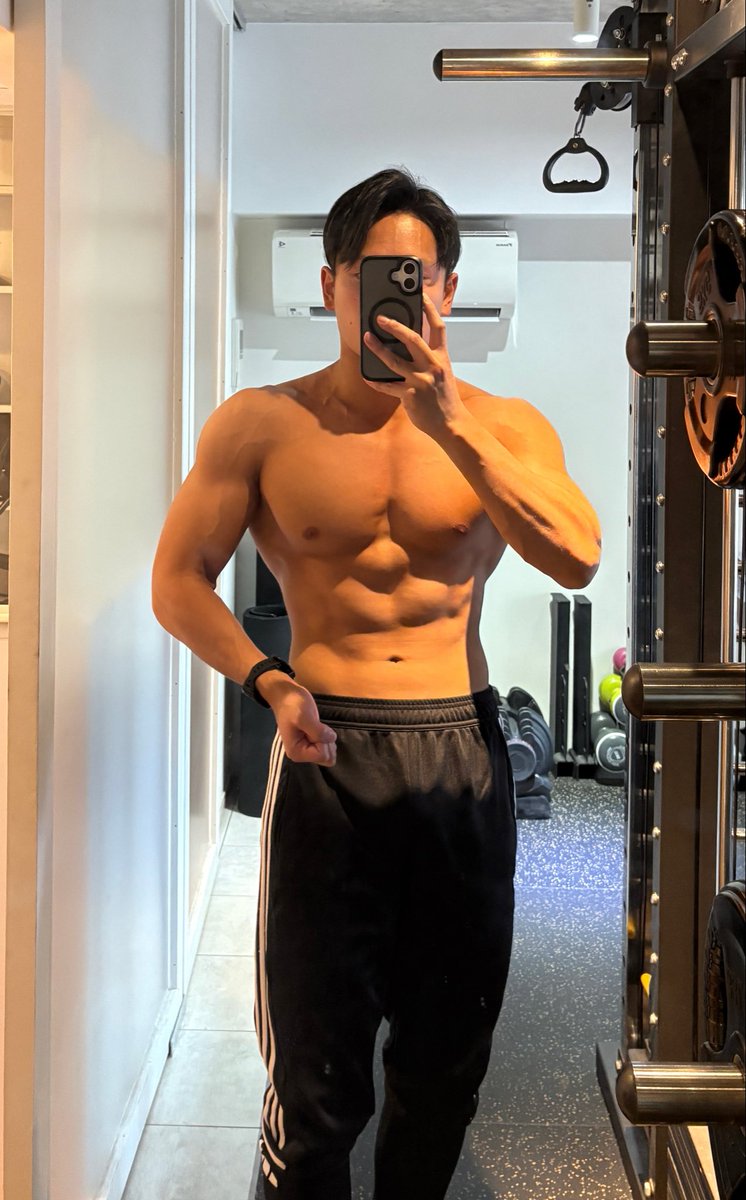 TKtraining2's tweet photo. 今日は胸と腹筋 https://t.co/cJ6npiCQin