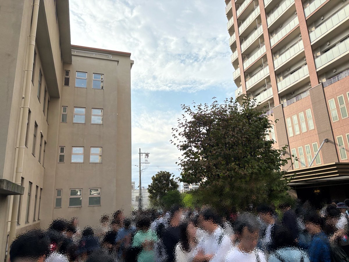 sturdy_ironbird's tweet photo. enocoの記憶は後世に語り継がねばならない、と強く感じる。

阿波座であんな長蛇の列は未だかつてみたことがなく、聞いたこともない。

万博開催前の自分に、万博末期に何故か阿波座で2時間以上待ちの長蛇の列が発生することになると言ってもまず信じないだろう… https://t.co/feqcIQEfsu