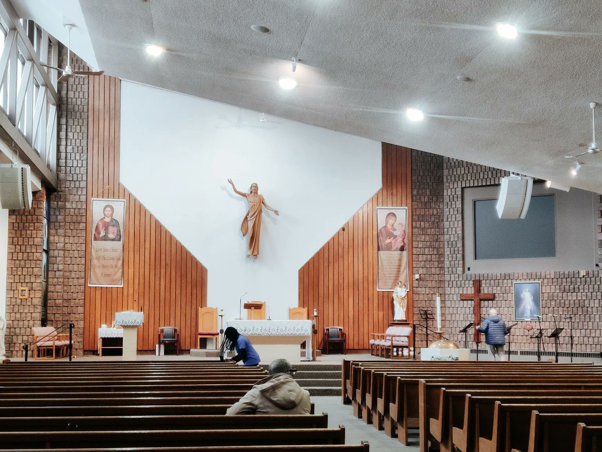 FriarMario's tweet photo. The first stop of St. Anthony’s visit to Toronto will be at Saint Anthony of Padua Parish, Brampton.Veneration of the Relics: 1:00 PM – 9:00 PM Holy Mass: 7:00 PM We invite everyone to come and pray, venerate the relics, and entrust their intentions to St. Anthony. https://t.co/nMNcOTNQtk