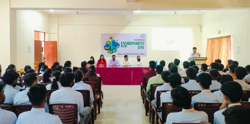 GumlaPolytechn2's tweet photo. विश्व पर्यावरण दिवस 2026 को जागरूकता कार्यक्रमों और प्रतियोगिताओं के साथ मनाया।

विजेताओं को पुरस्कार स्वरूप मेडल और प्रमाणपत्र प्रदान किए गए।

भाषण प्रतियोगिता के विजेता:
1st-स्नेहल आर्यन श्रीवास्तव
2nd-विवेक बाराइक
3rd (संयुक्त विजेता): राजनंदनी कुमारी और रोहिणी बेक। https://t.co/JSBfLPRQI9