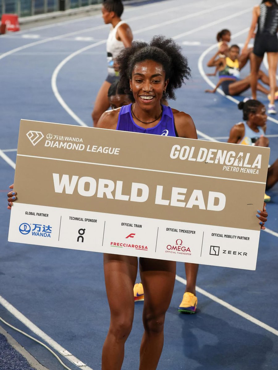 herlosport's tweet photo. What a night in Rome for Likina Amebaw! 🥹✨🇪🇹 

692 days ago at the Monaco Diamond League, Amebaw's sacral bone broke, and she was sidelined for seven months on crutches. Yesterday, the Ethiopian timed her run perfectly to secure her very first Diamond League victory, clocking a World Lead and Personal Best of 14:18.41 in the Women’s 5000m event 🥹 👏🏾

📸 @daniellealakija @xmgorczynska

#AfricanWomenInSport #DiamondLeague 💎 #RomeDL 🇮🇹 #Athletics