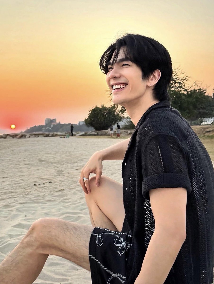 Pkt033's tweet photo. มาในตรีมทะเลงับ 🩵🌊  #GreenyRoseSelcaDay @milephakphum https://t.co/xNmk5zPXtw