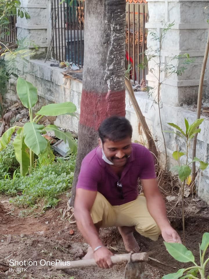 devendar81's tweet photo. ఒక మొక్క నాటడం, ప్లాస్టిక్ వినియోగాన్ని తగ్గించడం, నీటిని ఆదా చేయడం, చెట్లను సంరక్షించడం వంటి చిన్న చిన్న చర్యలు కూడా పెద్ద మార్పుకు దారి తీస్తాయి. మనం ప్రకృతిని కాపాడితేనే ప్రకృతి మనల్ని కాపాడుతుంది.
“భూమి మన పూర్వీకుల నుంచి వచ్చిన ఆస్తి కాదు… మన పిల్లల నుంచి తీసుకున్న అప్పు. https://t.co/EedAxF29g2