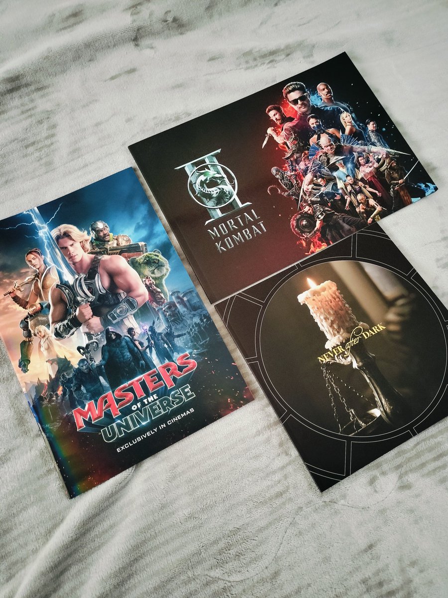映画パンフレット　弐 映画パンフレット、今日公開の作品は全て1100円…😅 高くなったねー