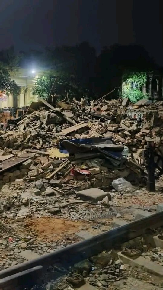 SnigdhaAITC's tweet photo. Asia's largest flower market was today crushed under the wheels of bulldozers and turned into a pile of rubble.
Those who wanted change must surely be very happy with this Paribartan!
Whether trust is still in or out—the people will decide." https://t.co/FfUUvOujHu