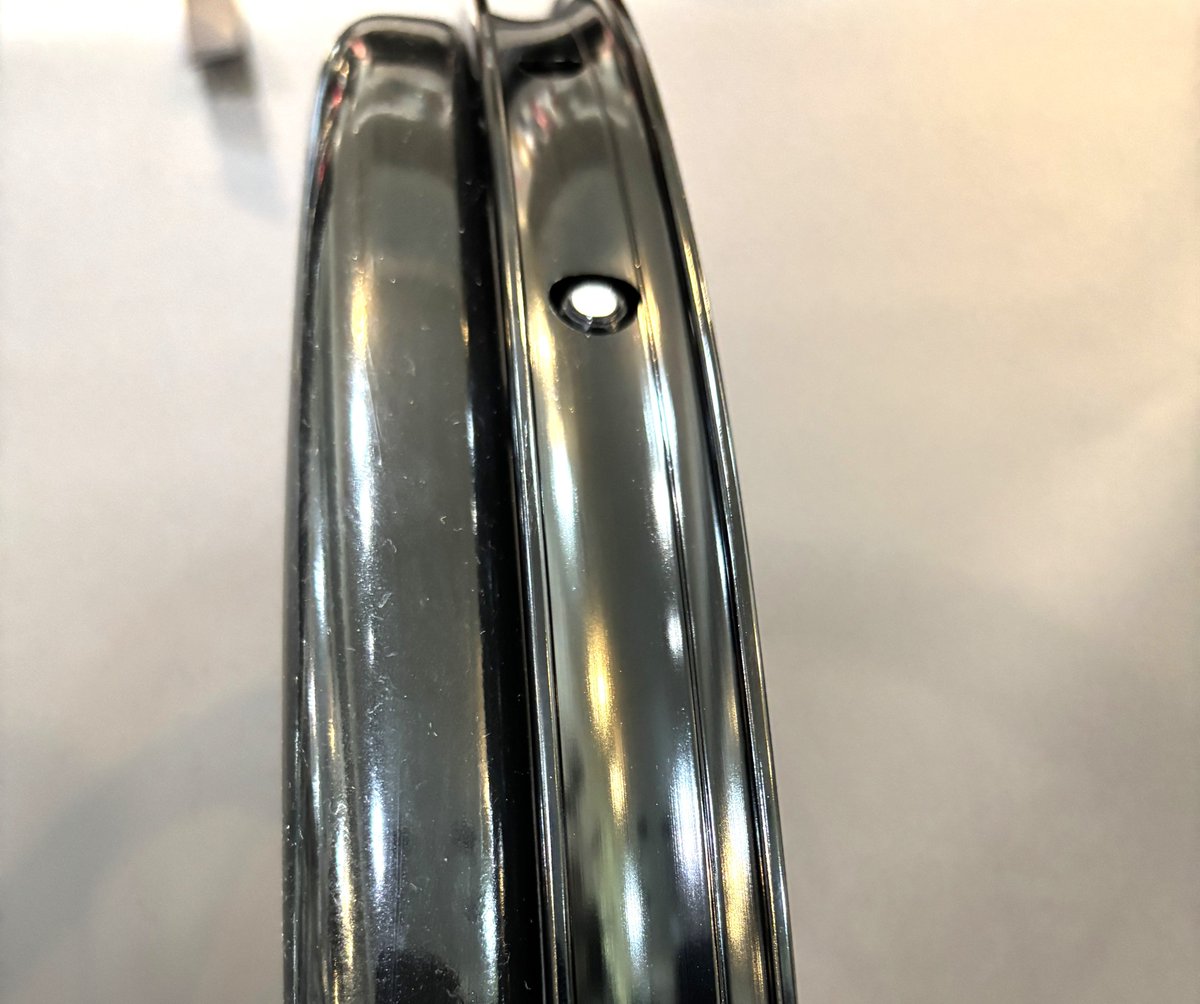 hasirin840's tweet photo. 【ottobock】
カーボライフハンドリムは楕円形状・滑り止めにて握らず押し��す方が多いので、当店ではリム間0㎜～加工＆タブカットを行っております。
クアドロやカーブグリップはリム間0のご要望が特に多いハンドリムになります。
リム間詰めたい方はお問い合わせください☆
#カーボライフハンドリム https://t.co/KlYzRvuuhG
