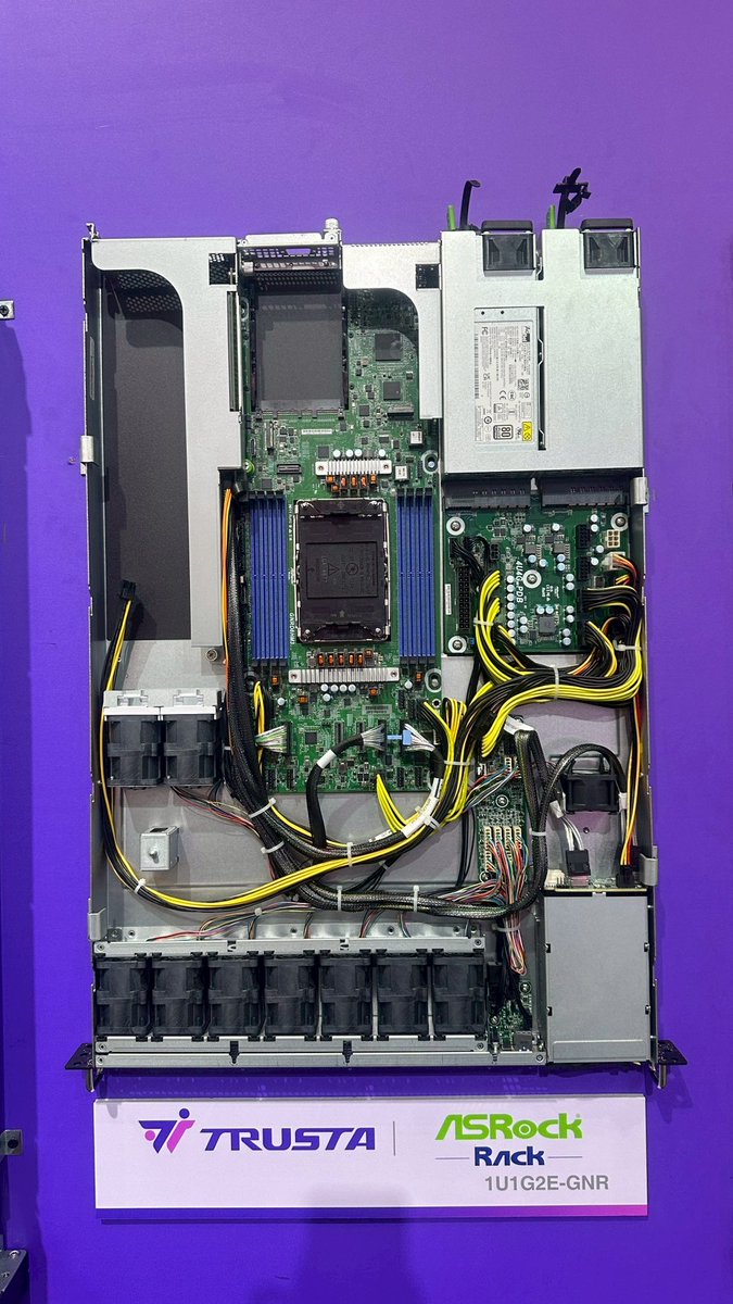 ASROCKRACK tweet picture