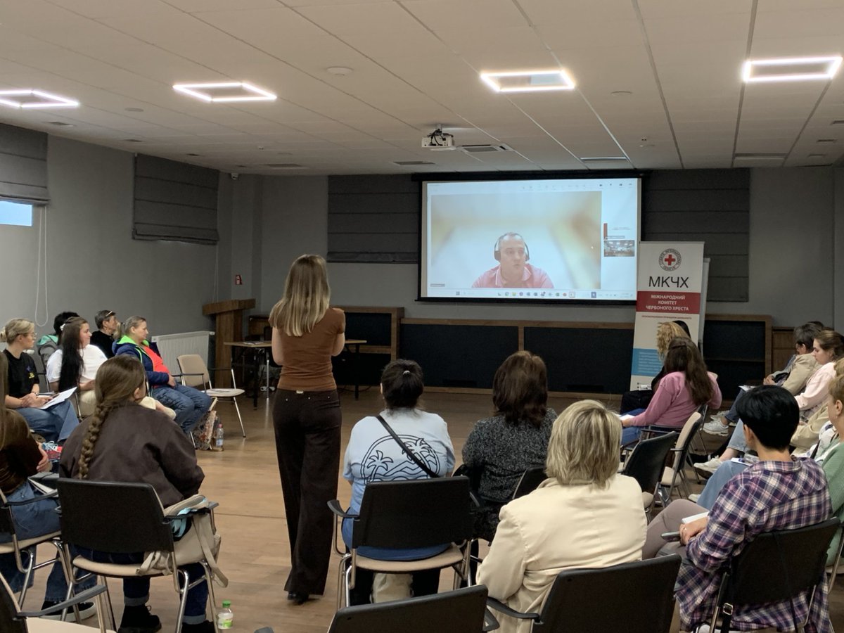 ICRC_ua's tweet photo. They had an opportunity to ask any questions they might have. State authorities and @RedCrossUkraine representatives were also present at the meeting. https://t.co/gEqQG16E0D