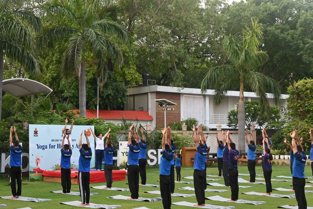 INS_India_IN's tweet photo. 🧘‍♀️🌿 Embracing Wellness through Yoga! 🌿🧘‍♂️

As part of the celebrations for the International Day of Yoga 2026, a refreshing yoga session was conducted at Kota House for naval personnel and families. Set amidst the serene green lawns and the freshness of the morning, participants experienced a rejuvenating session focused on physical fitness, mental well-being, and inner peace.
The tranquil surroundings and positive energy made the morning truly refreshing and inspiring.

🌱 Healthy Body
🧠 Healthy Mind
🕊️ Inner Peace
💪 Active Aging

#InternationalDayOfYoga2026 #Indiannavy #IDY2026 #WellnessThroughYoga #HealthyLifestyle #NavalCommunity #Meditation #MentalWellBeing #PhysicalFitness #YogaForAll