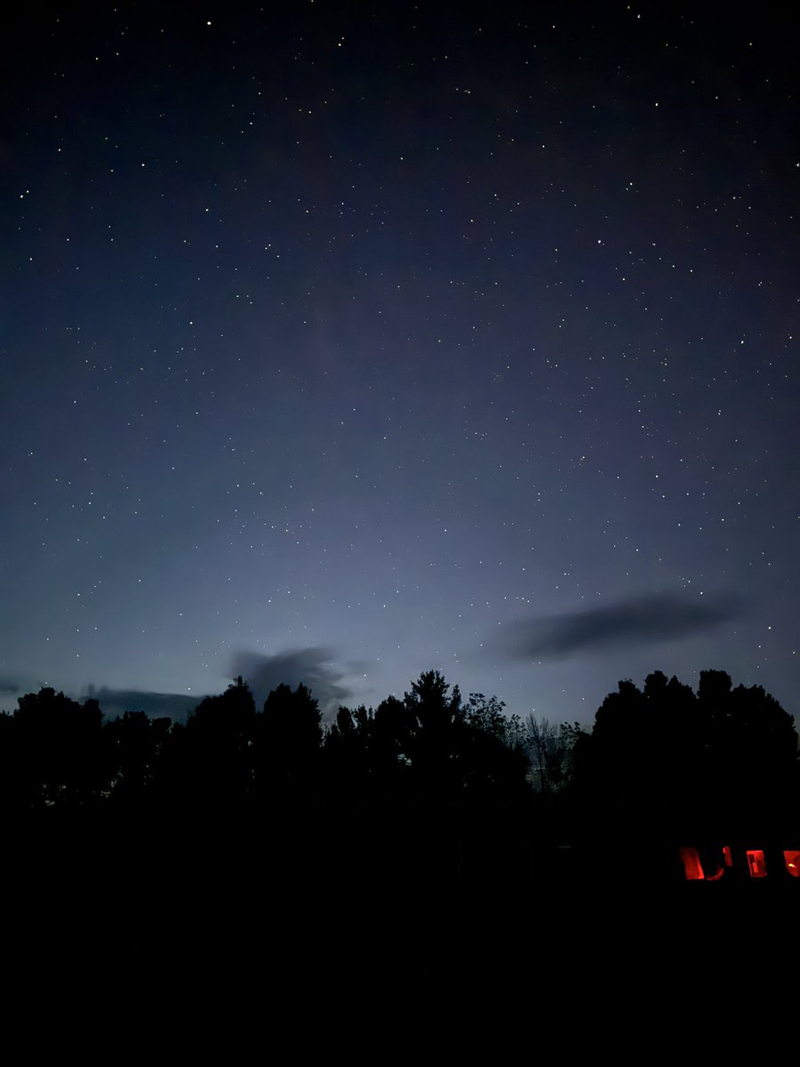 jealous497's tweet photo. Went Aurora chasing but ended up stargazing https://t.co/FnkocwB4Cx