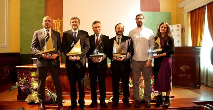 ClusterMMA's tweet photo. Así fue la gala de nuestra I Edición en Málaga. 
Los galardonados y pioneros de la I Edición celebrada en noviembre de los #PremiosPROA. 💙 https://t.co/Uc2u04hBdA