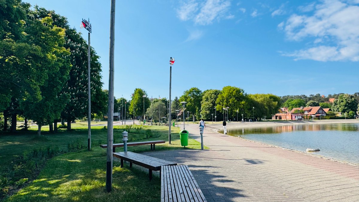 doshijatin's tweet photo. Currently in a small fishing village in a small country in Northern Europe and just went out of my apartment for a stroll…this feeling is unmatched..this is the promenade of a small fishing village! https://t.co/Mz4qfJfvfe