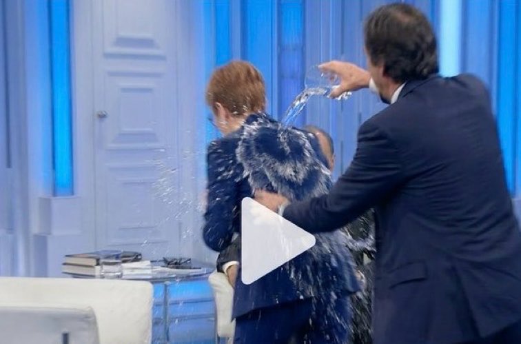 trash_italiano's tweet photo. E anche oggi https://t.co/9IhspRXPRh