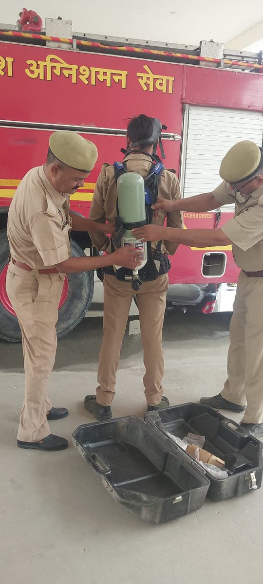 budaunfire's tweet photo. महानिदेशक FSHQ लखनऊ महोदय के आदेशानुसार तथा CFO बदायूं महोदय के निर्देशन में मुख्यालय द्वारा निर्धारितकार्यक्रम के अनुसार अग्निशमन केंद्रो पर साप्ताहिकड्रिल का आयोजन कर B.A. सैट, रेस्क्यू उपकरणों के संचालन रखरखाव एवं प्रयोगविधि का प्रशिक्षण दिया गया। https://t.co/DTrLkMy9XA