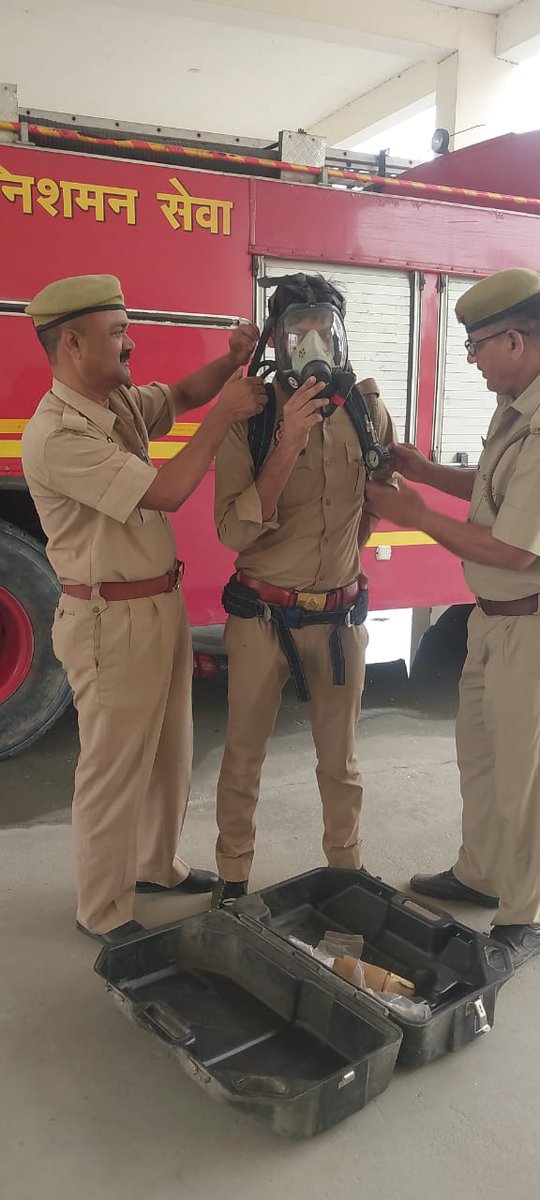 budaunfire's tweet photo. महानिदेशक FSHQ लखनऊ महोदय के आदेशानुसार तथा CFO बदायूं महोदय के निर्देशन में मुख्यालय द्वारा निर्धारितकार्यक्रम के अनुसार अग्निशमन केंद्रो पर साप्ताहिकड्रिल का आयोजन कर B.A. सैट, रेस्क्यू उपकरणों के संचालन रखरखाव एवं प्रयोगविधि का प्रशिक्षण दिया गया। https://t.co/DTrLkMy9XA