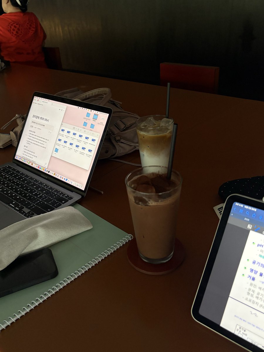 haraspace_'s tweet photo. 시험기간에 이쁜 카페에서 공부하면 능률 더 올라가는거 저뿐인가요 (^⸝⸝o̴̶̷ ̫ o̴̶̷⸝⸝ ^)੭”

그래서 공부하기 괜찮았던 카페 몇개 모아봤어요   (타래 봐주세요 〰️) https://t.co/1YUuLZxmPX