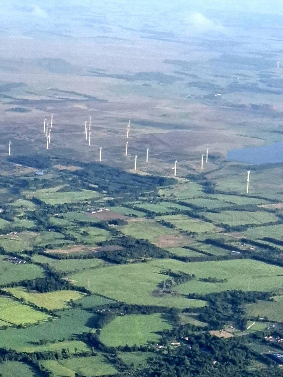 CDhubh's tweet photo. @jjmmli Looking down flying out of Edinburgh. https://t.co/dZwiQKKER9