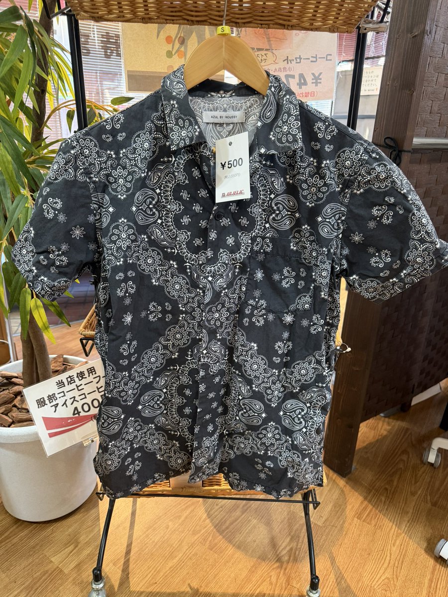 Angelic1133's tweet photo. こんにちは☀️

2階 #ワンコイン500円古着屋
に、リニューアルしました‼️

メンズウェ���👕👖入荷しました。
各500円です（税込550円）

春夏物続々入荷しています🆕
未使用品もありますよ‼️

是非、お立ち寄りください♪

🈺営業時間11時〜20時迄
定休日は月曜日です。

#セカンドハウスエンジェリック https://t.co/RgVouC1hdr