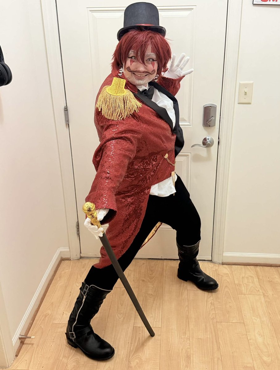 SailingRiverStx's tweet photo. ✨IT’S SHOWTIME!✨

My completed cosplay of @anessthetic’s Macroverse Caine!
I’ve never felt more confident and as myself as I did being dressed up like this to see the finale!

#tadc #theamazingidigitalcircus #tadc_caine 

(My account is spoiler free dw!!) https://t.co/EYm8DOWxVd