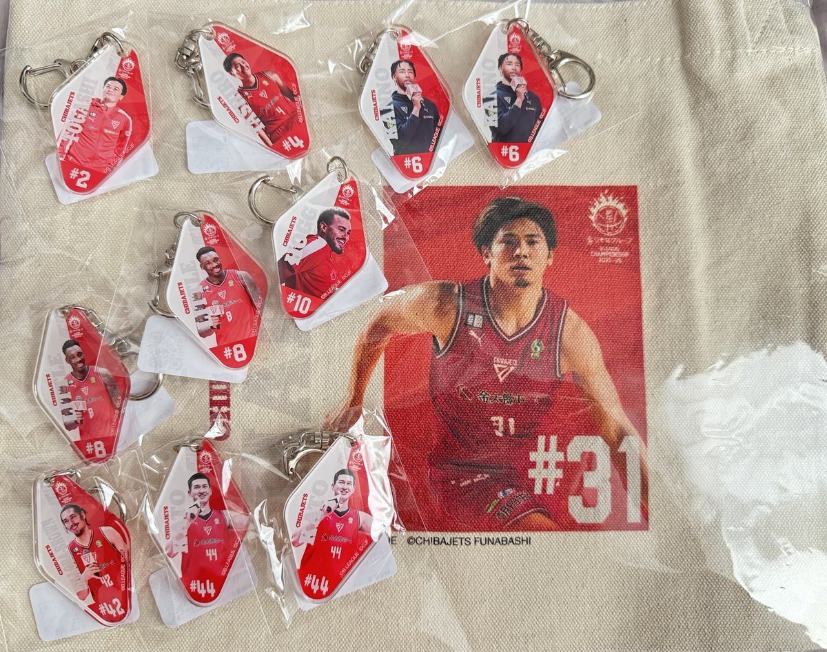 jets2_m's tweet photo. #千葉ジェッツ

モバガチャ
【譲】
🔸キーホルダー
富樫
田代
菅野×2
リトル×2
ホグ
Q
加藤×2
⚠️2、4、42は交換のみ

🔹サコッシュ
原、リトル(写真はないですが交換可)
⚠️交換のみ

【求】
🔸キーホルダー: 瀬川＞定価600円
🔹サコッシュ:富樫、瀬川

F会,enonce展示会,unaverageフェス,来季現地にて https://t.co/WjSLqzdeeV
