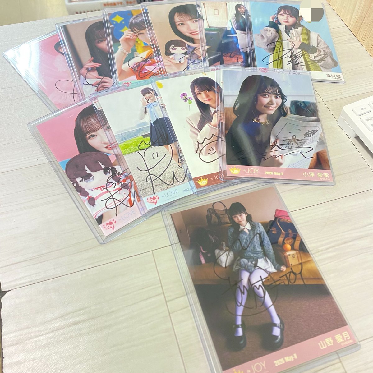 イコラブ、ニアジョイの直筆サイン入り生写真入荷中！！