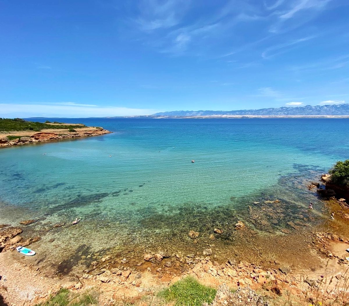 BaloudasBaerle's tweet photo. 💚💚Mein heutiges Ziel ist erreicht..Red Rock auf der Insel Vir…gut mit dem Rad über eine Brücke erreichbar  und wunderschön….hier werd ich mich für heute niederlassen 💚💚 https://t.co/9J8NDXoBRz