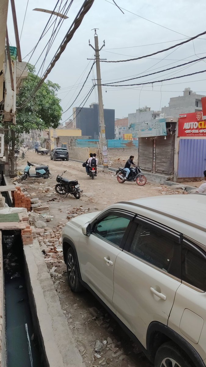 rohitkr1070's tweet photo. @Deepanshu304 @Sanjeev_aap Go &amp; Check from Holi Chowk Side, Road ka kaam shuru ho chuka h. https://t.co/L7gsj6RD6n