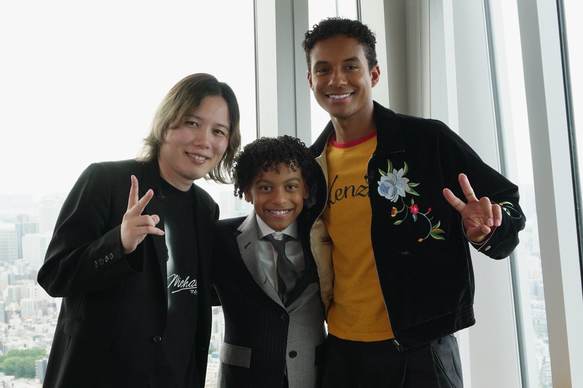 S_hand_S's tweet photo. #映画マイケル #Michaelmovie 
マイケルを演じたジャファー・ジャクソン、幼少期を演じたジュリアーノくんにインタビュー！

最高の演技をありがとう！と直接2人に伝えられました✨
マイケルと2人が共通する動物愛、仕事への姿勢、さらに他では話してない現場で起こった秘密を聞いたので後日動画で！ https://t.co/TZvAEaUy7e