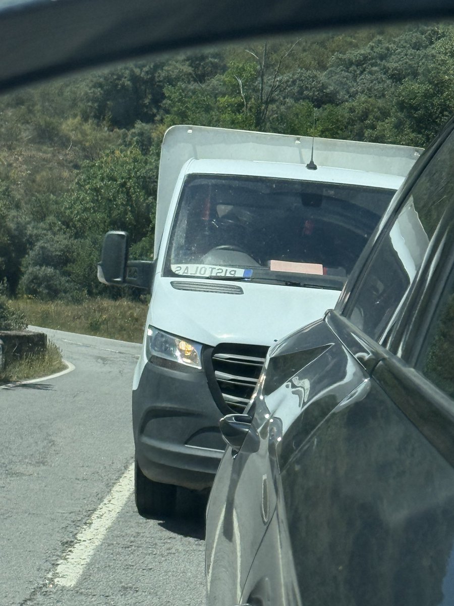 fjcarvalho's tweet photo. Watch your back. https://t.co/igN0VdvkhH