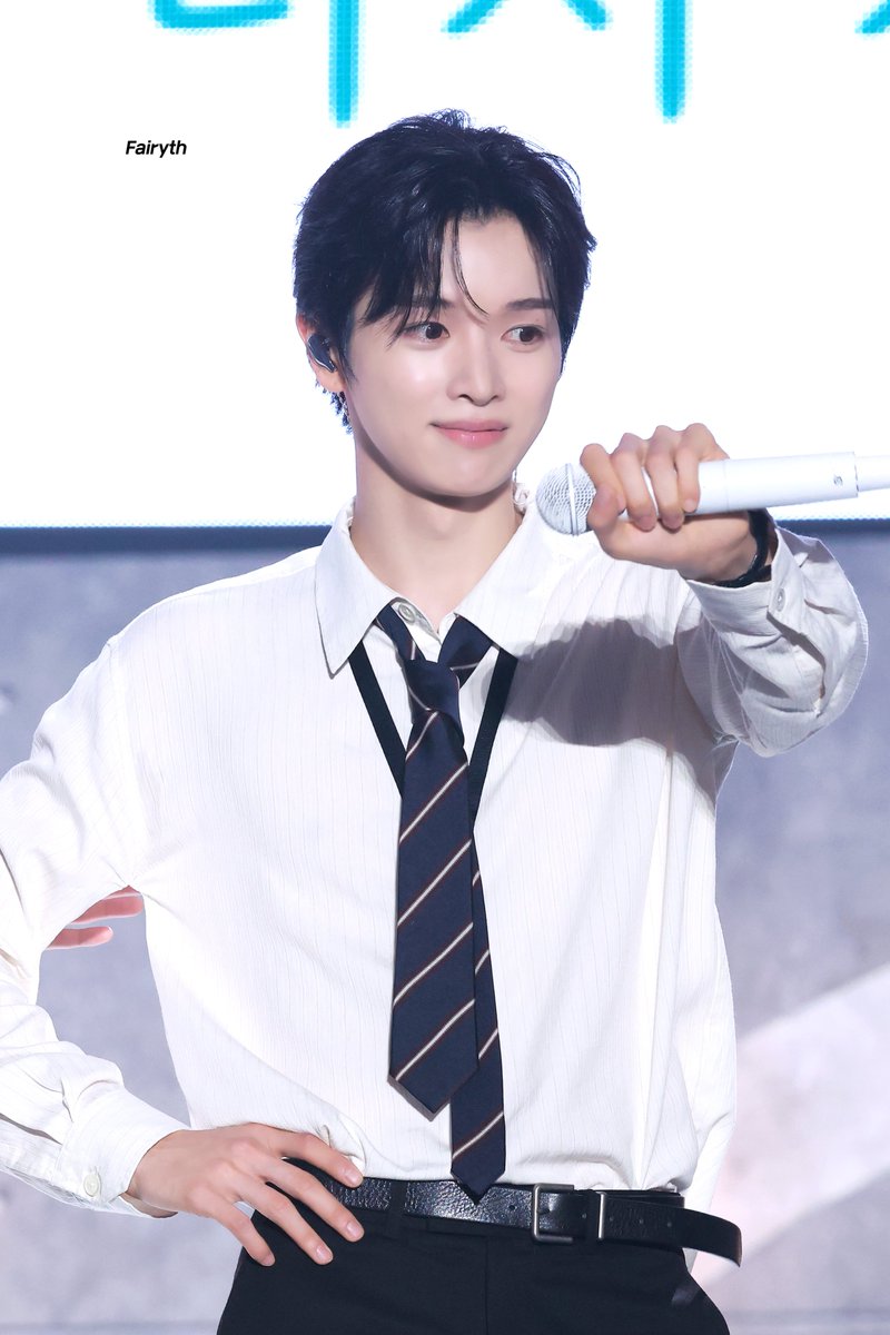 fairyth913's tweet photo. 260530 천일파티 1      
정인턴🤍🩵

#성찬 #SUNGCHAN #ソンチャン #라이즈 #RIIZE https://t.co/4dQ5JDi0XH