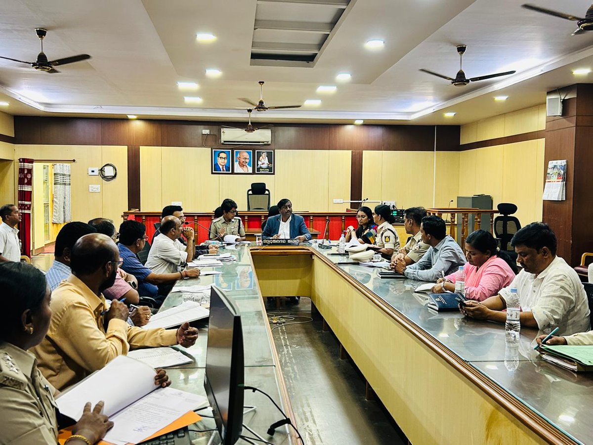 DCHaveri's tweet photo. ಜಿಲ್ಲಾ ಮಟ್ಟದ Narco Coordination Center ಸಭೆ ಜರುಗಿಸಲಾಯಿತು
@ceo_haveri 
@Varthabhavanha1 https://t.co/kETyfb85Wu