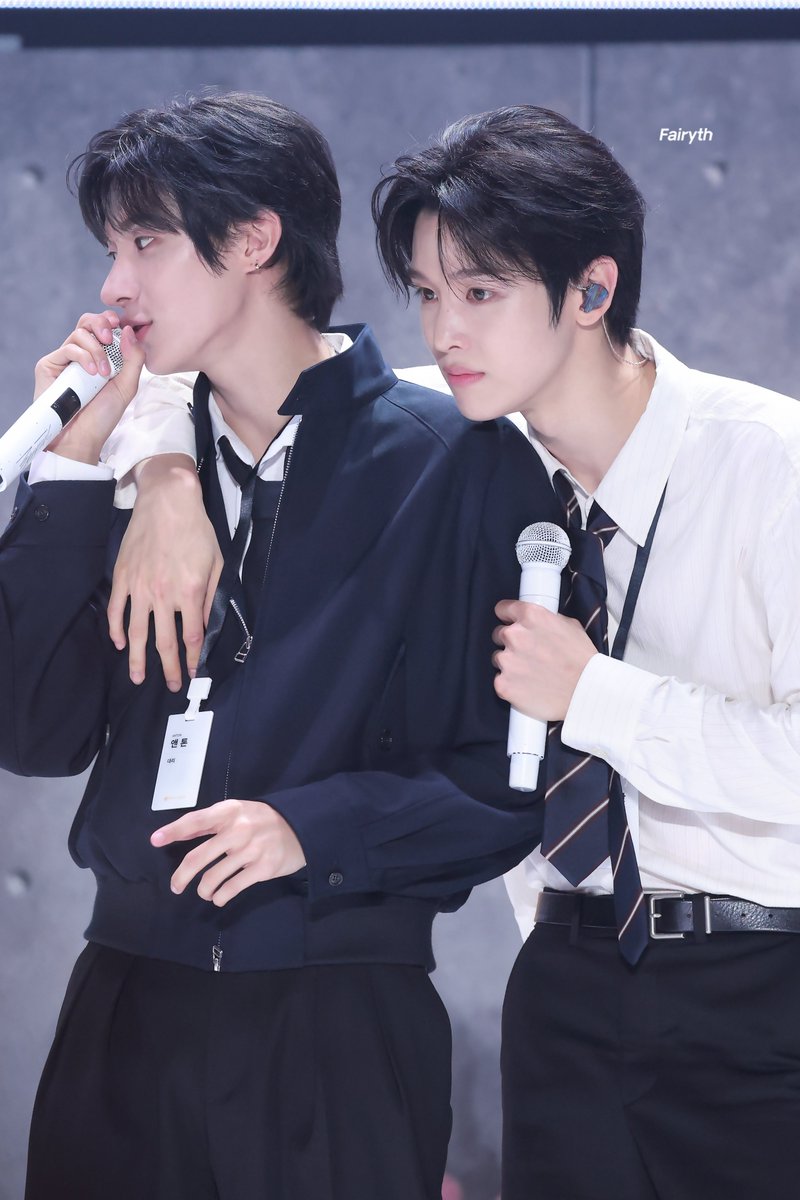 fairyth913's tweet photo. 260530 천일파티 1      
정인턴🤍🩵🩷

#성찬 #SUNGCHAN #ソンチャン #라이즈 #RIIZE https://t.co/WycPn6yCkQ