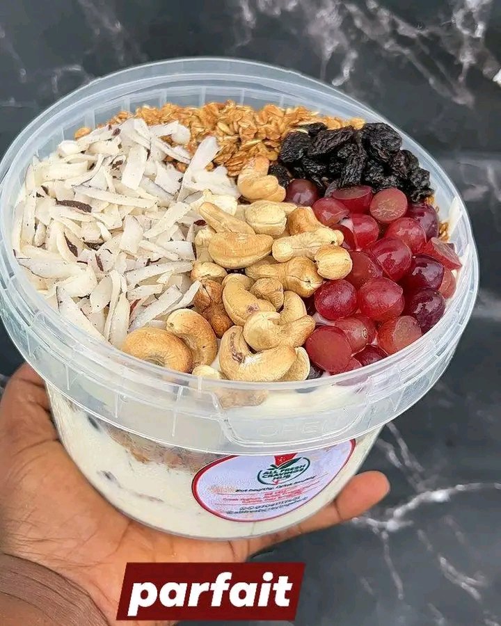 UmmuBanaatt's tweet photo. Which one do you like ice cream or parfait https://t.co/xPf8MOrMUE