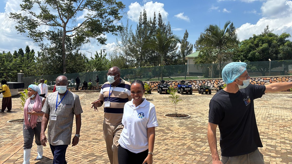 BiogasExpertUg's tweet photo. We had a great interaction with a team from Giessen Germany including the Governor, professors from University of Applied Sciences, and the district technical team discussing the need to scale mid size biogas systems.

The team visited Triple J AGRO farm in Bombo Luwero district where they witnessed the use of biogas in running CHP biogas generator, processing of the slurry into various commercial products like shampoo, and running of biogas steam generators among other.

Finally, we closed by commission the 600 cubic biogas system installed at Kasenyi Secondary School with funding from the Germany government through a cooperation between Mubende and Giessen Districts 

Energy recovery from organic wastes should be at the centre of every municipality and town in Uganda 
This will not only support the cleaning of our cities and municipalities but also protect our environment, improve our respiratory health and accelerate growth

Biogas For Everyone