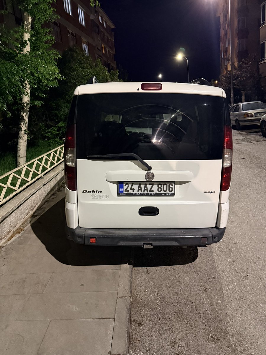 ibugrabozoglu's tweet photo. Terminal caddesi Aladağ sokak miraç evler önünde dünden beri yaya kaldırımı üzerine çeken araca gerekli işlem yapılmasını talep etmekteyim @ErzurumValiligi @EmniyetErzurum @TC_icisleri https://t.co/NyPsm65KCM