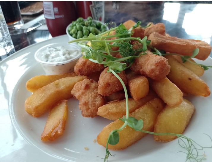 TheBabalicious's tweet photo. Dear Fibromyalgia, it's National Fish and Chips day today. https://t.co/9xPzAAY5pI