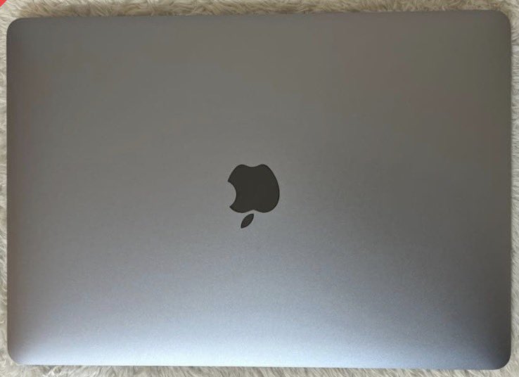 Leaf_WorkPlace's tweet photo. 🍀りーふ:MacノートPC購入💻✨

りーふでは初めてMacのPCを導入しました♪

制作するスマホ等アプリをApp Storeに公開する為です。

※App Storeにアプリを提出するには “Xcode（Appleの公式IDE）”が必須な為で、現状XcodeはmacOSにしか存在せず、WindowsやLinuxでは動作しません。

#りーふ #mac https://t.co/M6EdLIdHtN