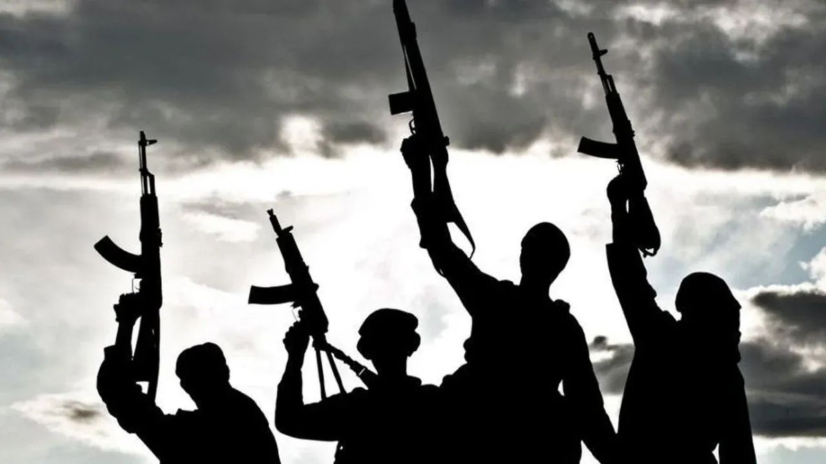 FDPChannel_'s tweet photo. BREAKING: The Kidnappers of pupils and teachers in Oriire Local Government Area of Oyo State, according to reports are demanding  ₦1 billion ransom and the implementation of Sharia law as conditions for the release of the victims. https://t.co/LJNRthtWEI