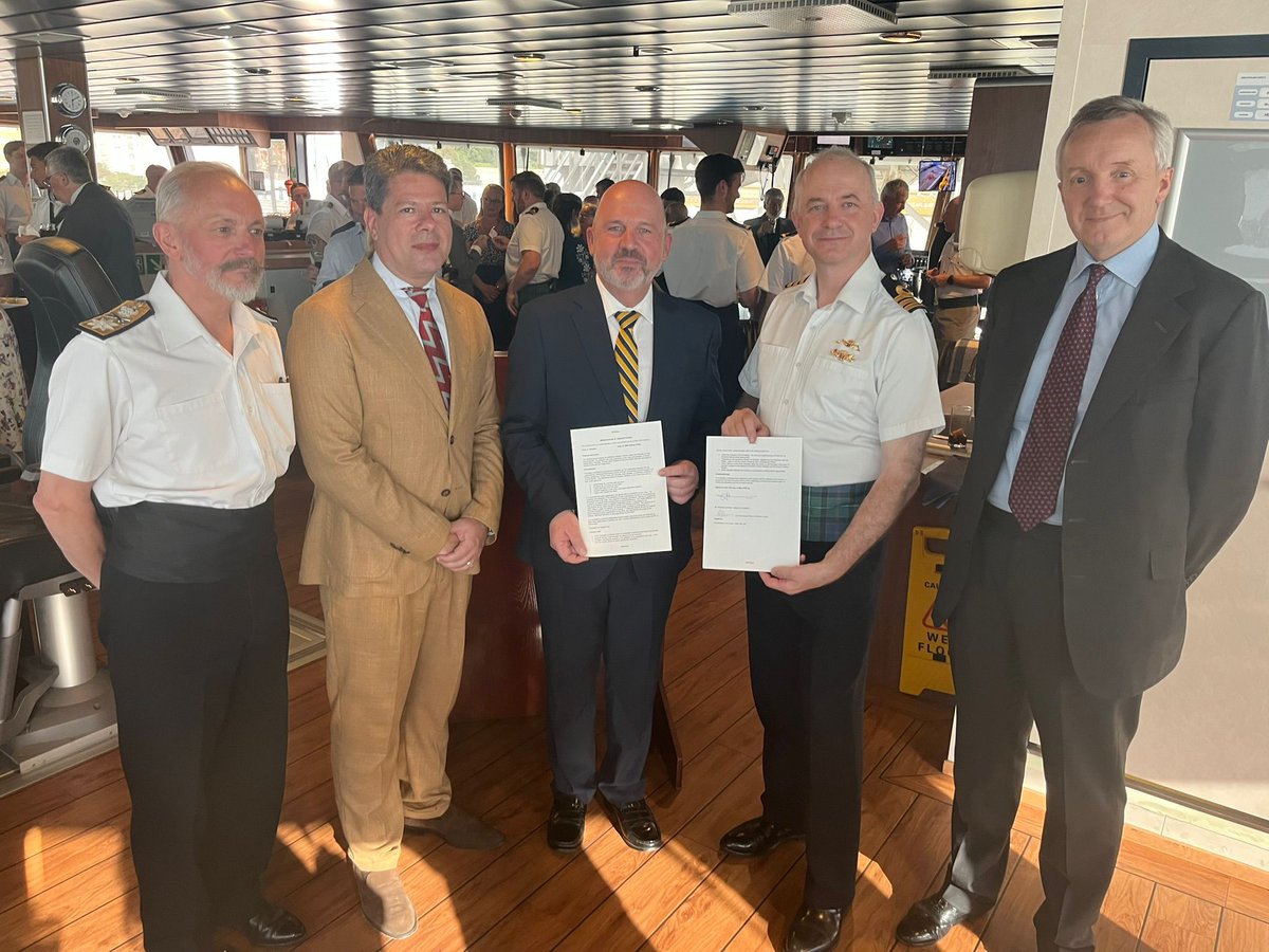 HMS_Str_Castle's tweet photo. We are proud to be officially affiliated with the city of Stirling and the territory of Gibraltar - two remarkable places defined by iconic rock formations and, more importantly by the wonderful people who call them home

We are honoured to share this bond of friendship with them https://t.co/9QbL6oz7IO