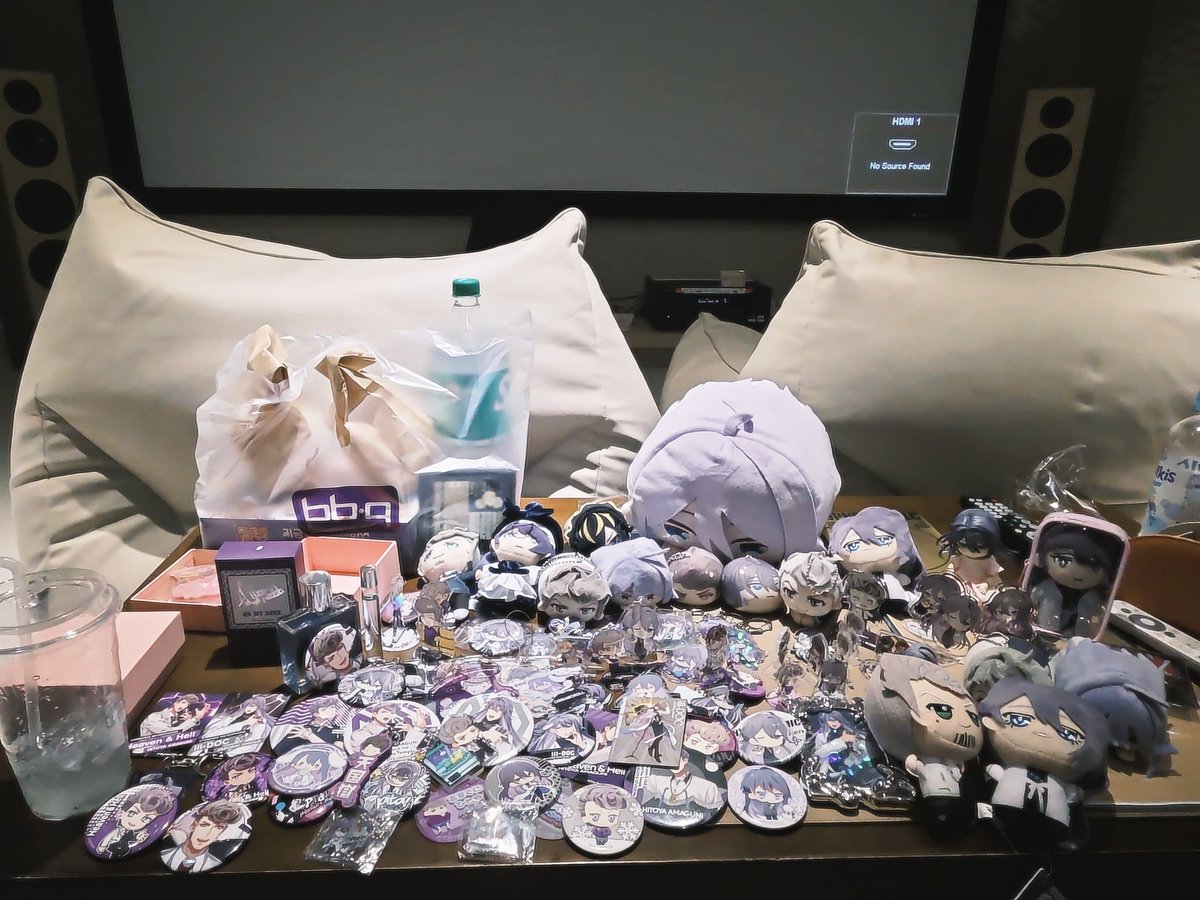 anddiging's tweet photo. 햐랴쨩과같이 히토쟈쿠상영회를하러와떠요 ^^ https://t.co/YhJFy09LSI