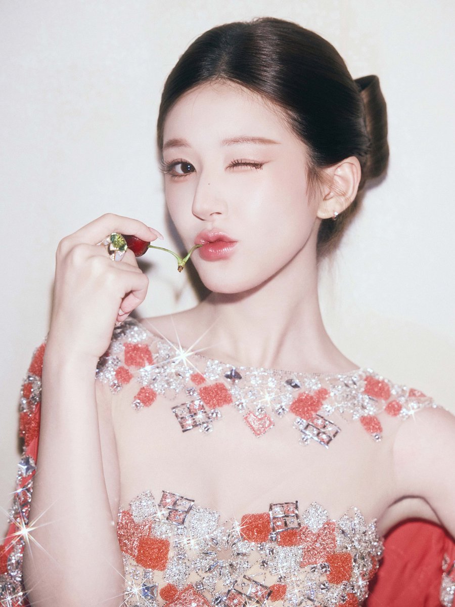 YoukuOfficial's tweet photo. #RosyZhao #ZhaoLusi shines in her own gentle way~ 

#赵露思 

#YOUKU #优酷 https://t.co/kiQnb2TmC5
