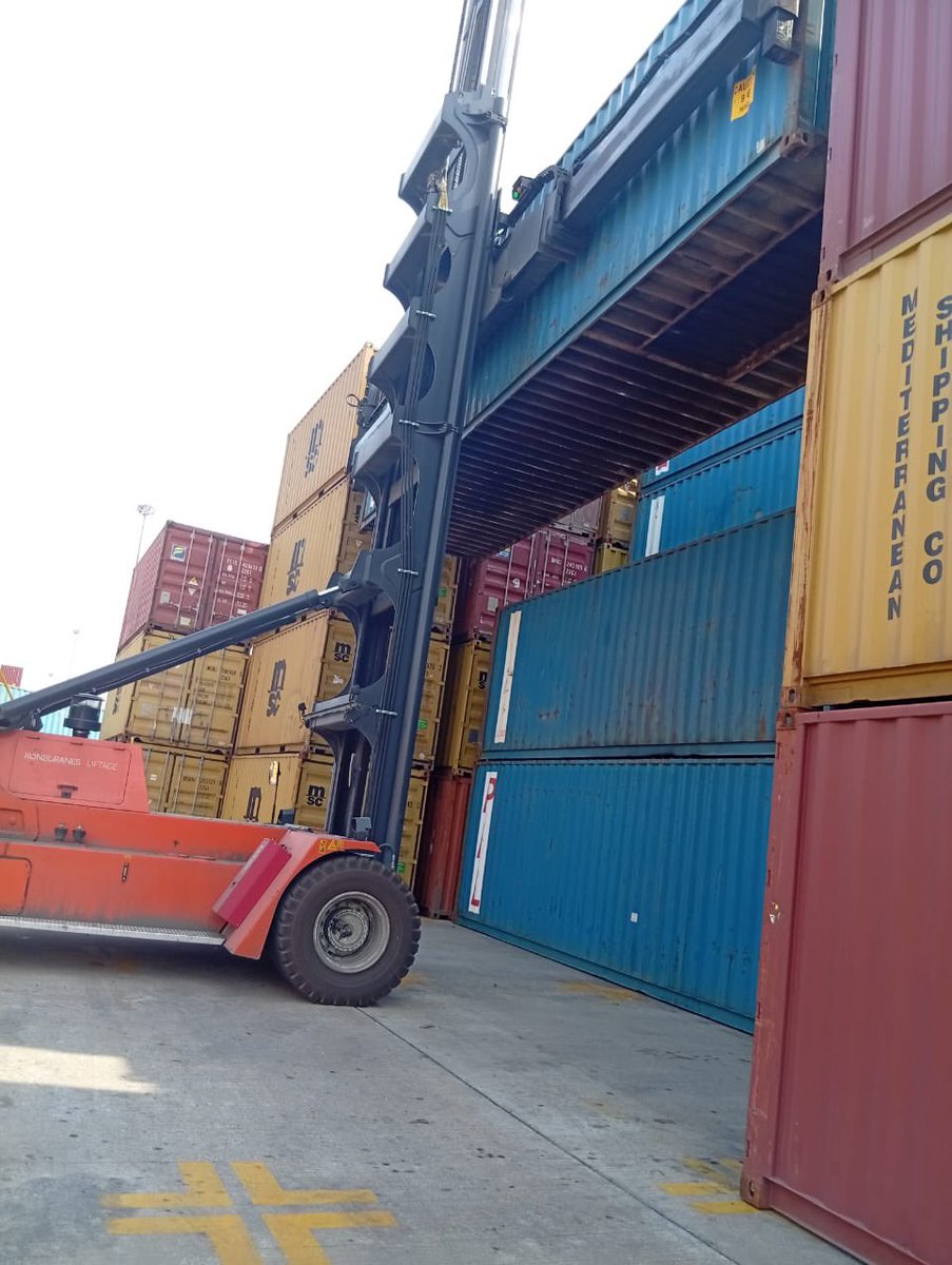 kinghenzee's tweet photo. I have 20ft &amp; 40ft containers for sale! 
No middle man 
Direct payment 
Location : Port Harcourt 
Price: DM https://t.co/SIuqUZMghS