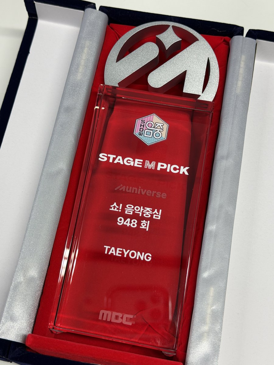 muniverse_io's tweet photo. 🏆 STAGE M PICK : MBC 쇼! 음악중심 948회차

#스테이지엠픽 트로피 도착! 🎁
.
.
#TAEYONG #태용 #WYLD #TAEYONG_WYLD
축하드립니다 🌹💚

*트로피는 아티스트에게 직접 전달됩니다 ✨ https://t.co/pYj5QaVCYa