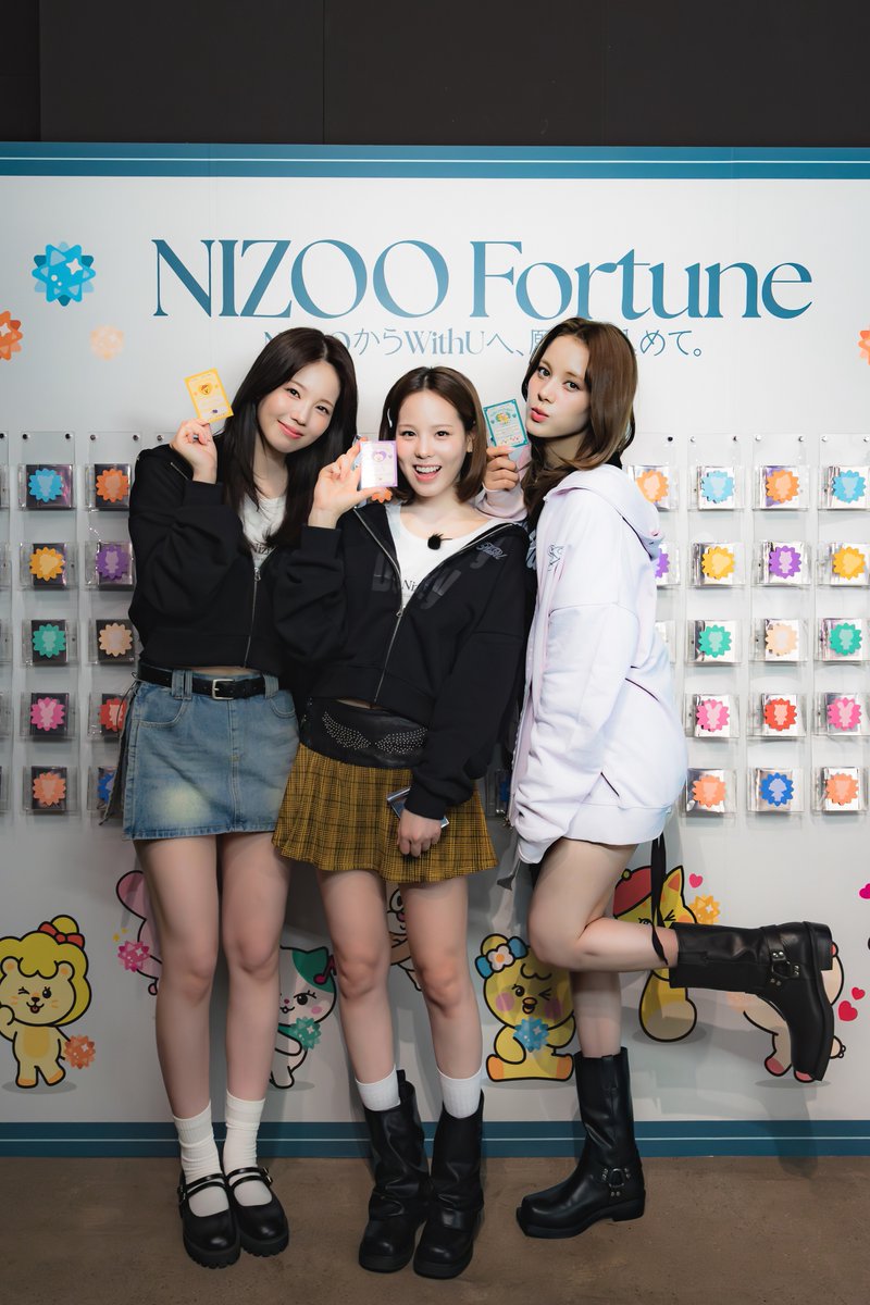 nizoo_garden's tweet photo. ⋰
🔮MAKO・AYAKA・NINAがNIZOO Fortuneで遊んだよ🔮
⋱

3人がドキドキワクワクのNIZOO Fortuneに挑戦してくれたよ🌈✨

何が出るかな…？って見守る時間も、結果が出た瞬間もみんなで大盛り上がり♬

みんなも会場で、NIZOO Fortuneを楽しんでみてね💫

#NIZOO_GARDEN
#NiziU #Weni #NIZOO #WithU https://t.co/BWoWNtyQrf