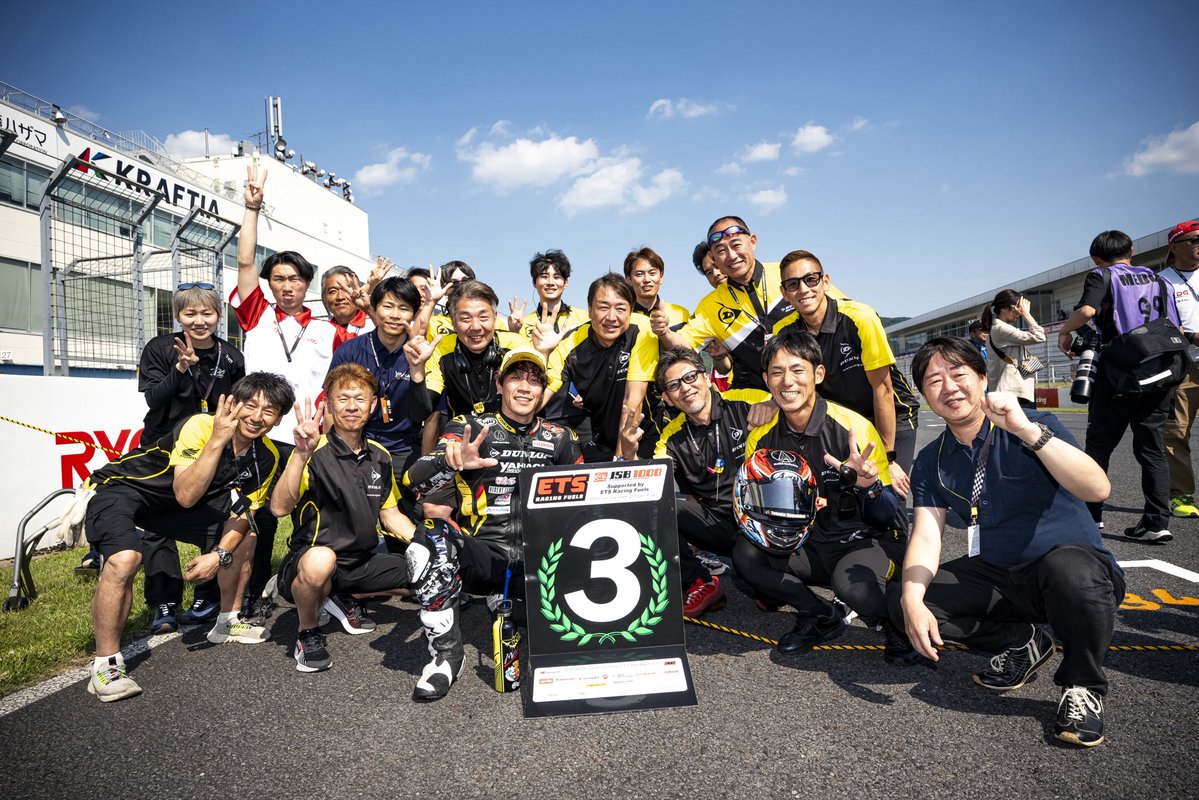 outdo_jp's tweet photo. 全日本ロードレース前半戦の締めくくり！🔥 

第3戦オートポリスにて、
長島哲太選手がレース1・レース2ともに
意地の走りで3位表彰台を獲得しました！🏆

✨ ファンとの交流を惜しんでまでレースに集中した長島選手の熱い思い。

感動のレースレポートは公式ブログで公開中です！

#OUTDO　#長島哲太 https://t.co/TyPQZpWSML